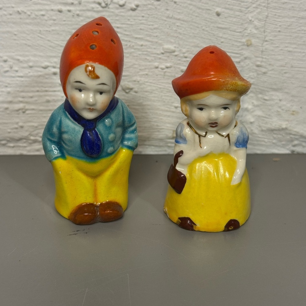 Vintage Dutch Boy And Girl Salt And Pepper Shakers Made in Japan Colorful